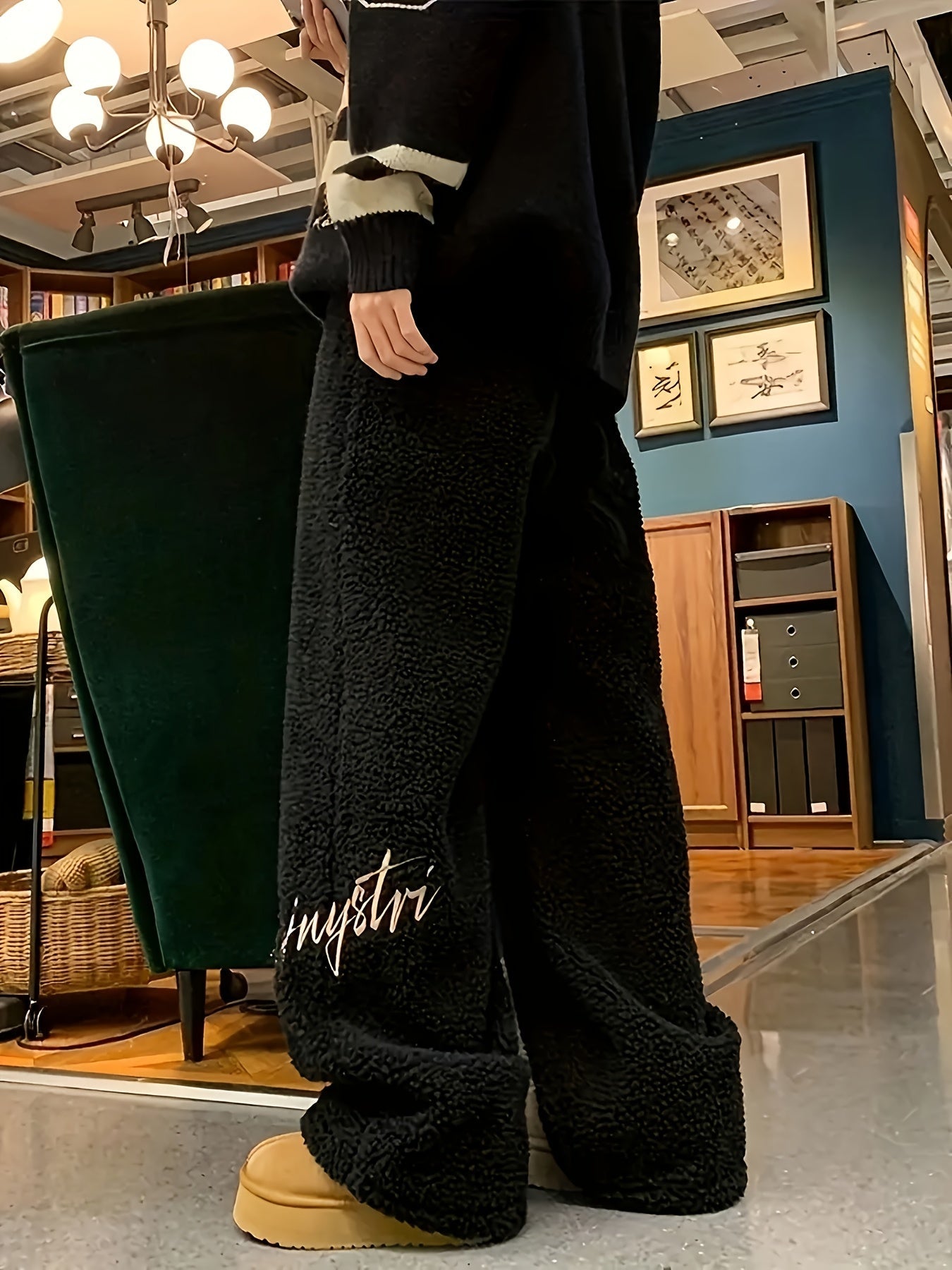 Weite Teddyfleece Hose für Damen, Plüschhose mit Stickerei, lockerer Schnitt