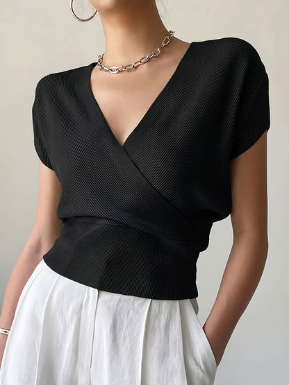 Dames wikkelshirt met V-hals en korte mouw – Modern vrijetijdstopje
