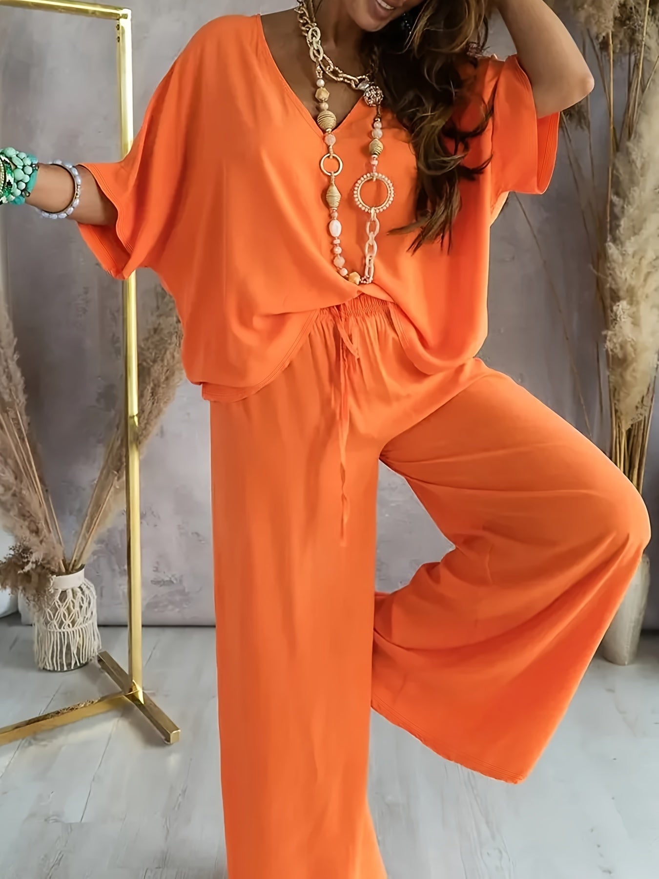 Damen Jumpsuit mit weitem Bein und V-Ausschnitt – Eleganter Freizeit Overall für Frühling und Sommer