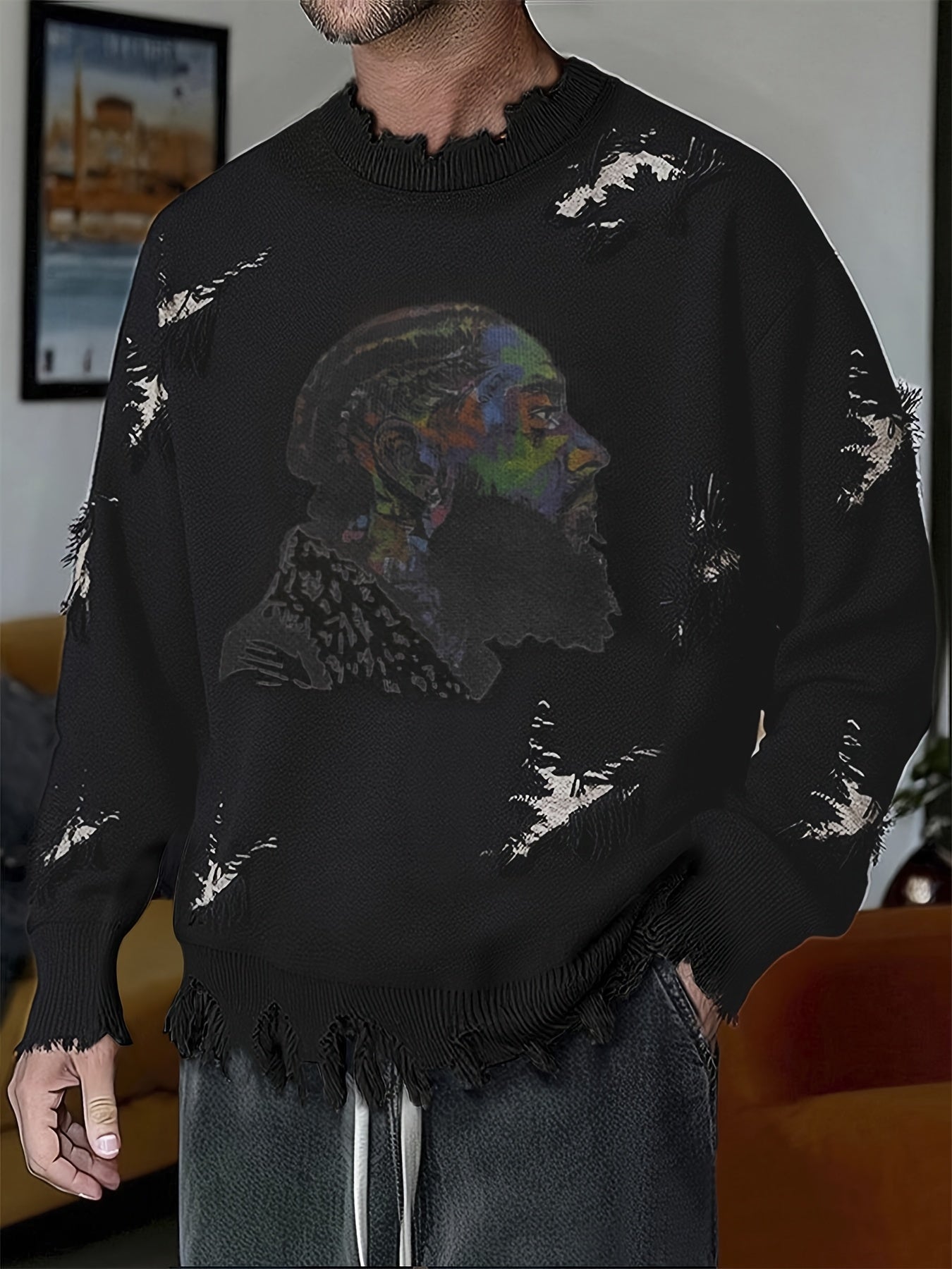Suéter de hombre de cuello redondo con estampado y efecto desgastado beige