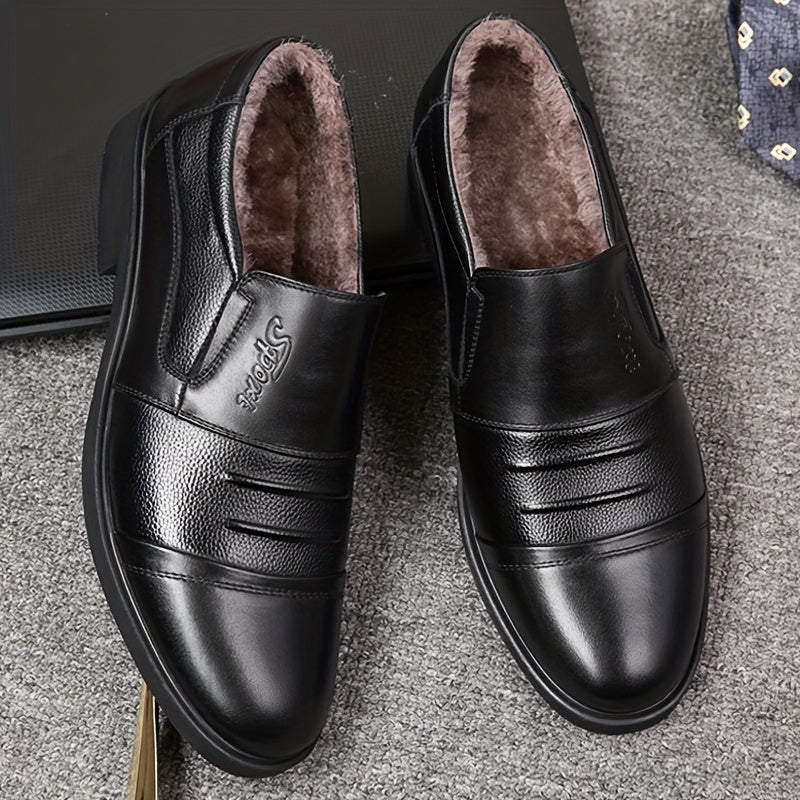 Herren Slipper mit weichem Futter, dunkler Sohle und Ziernähten