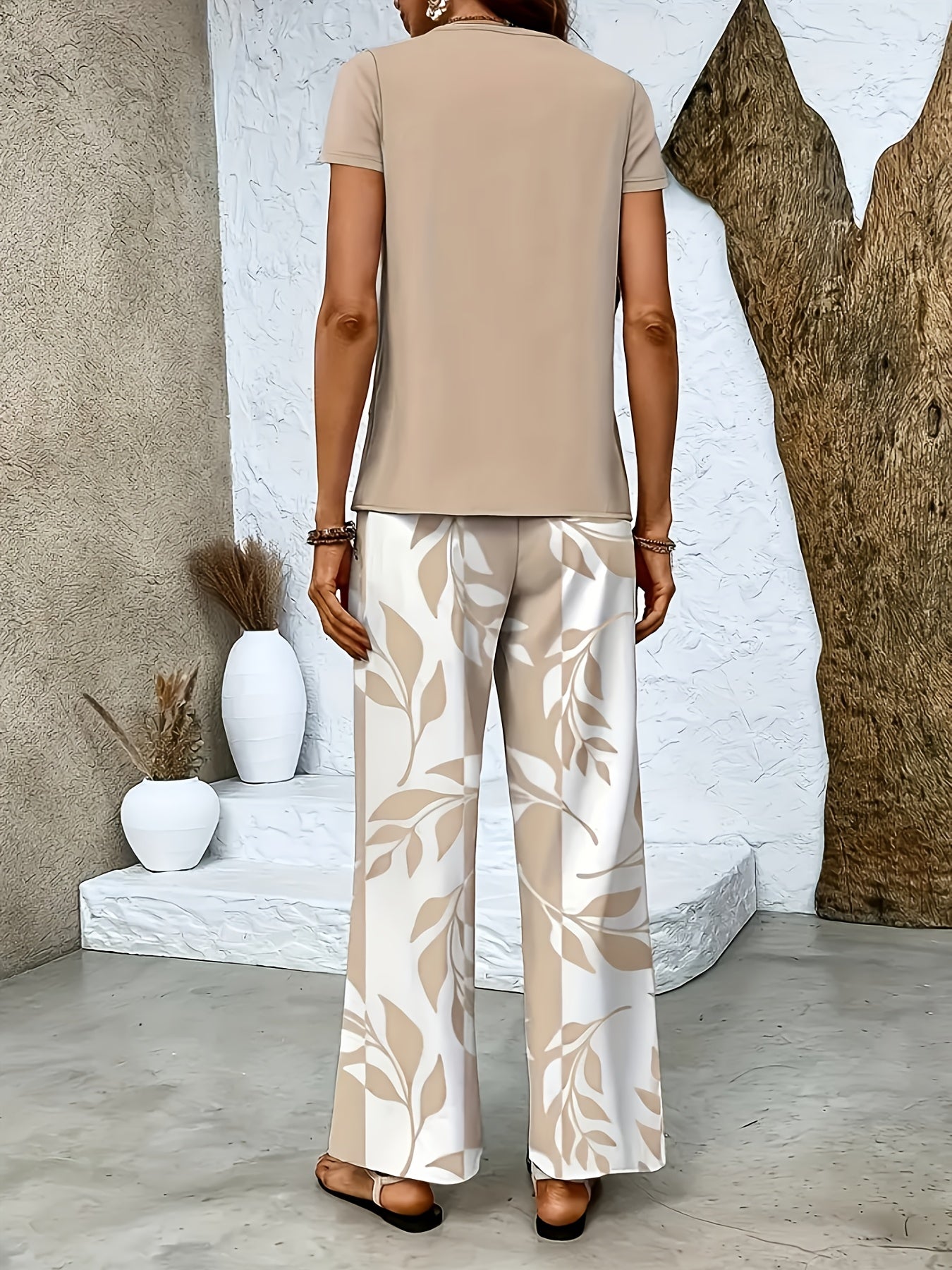 Damen Elegantes Sommer-Set mit Kurzarm-Shirt und weiter Hose, Freizeit-Outfit, Modernes Muster
