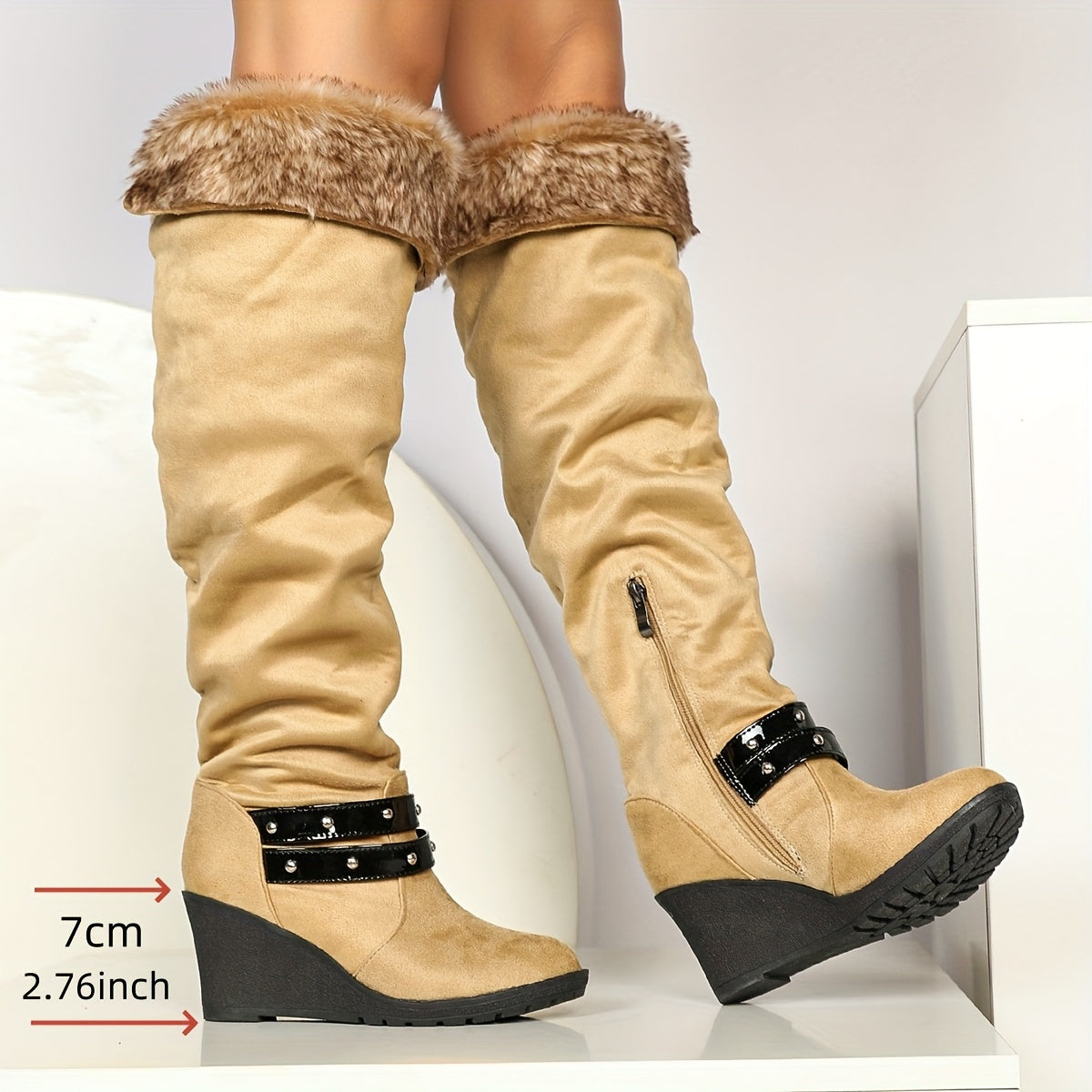 Damen Winterstiefel mit Keilabsatz & Fellbesatz, Schwarz oder Beige