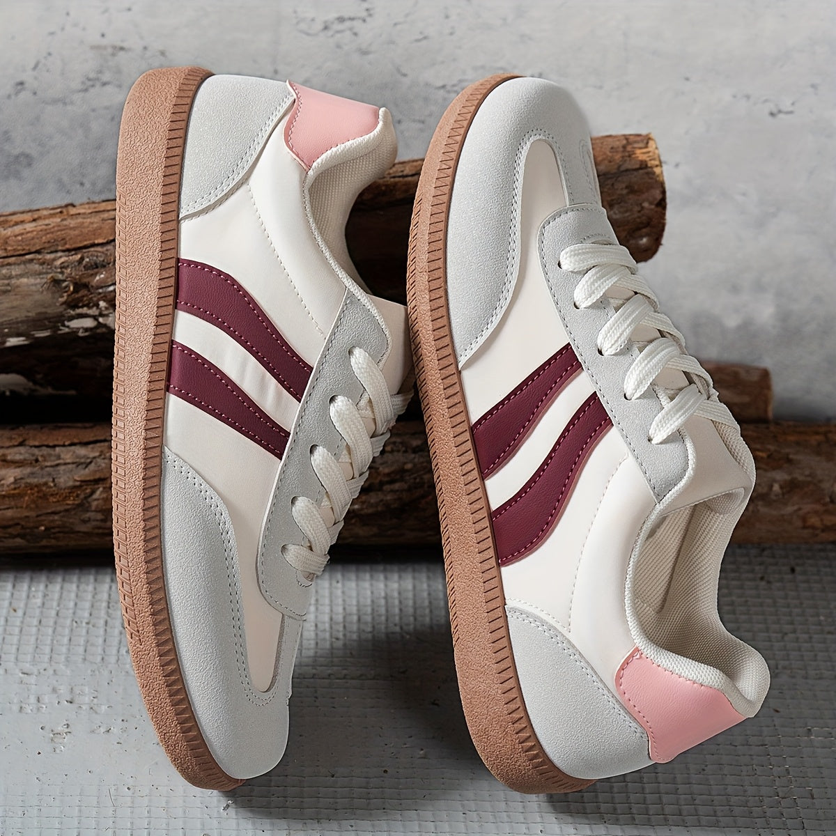 Damsneakers i retrostil med sportig design för vardag och fritid