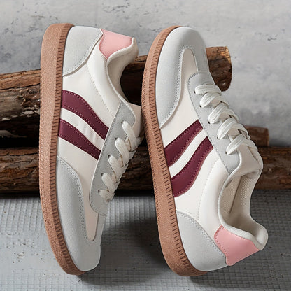 Damsneakers i retrostil med sportig design för vardag och fritid