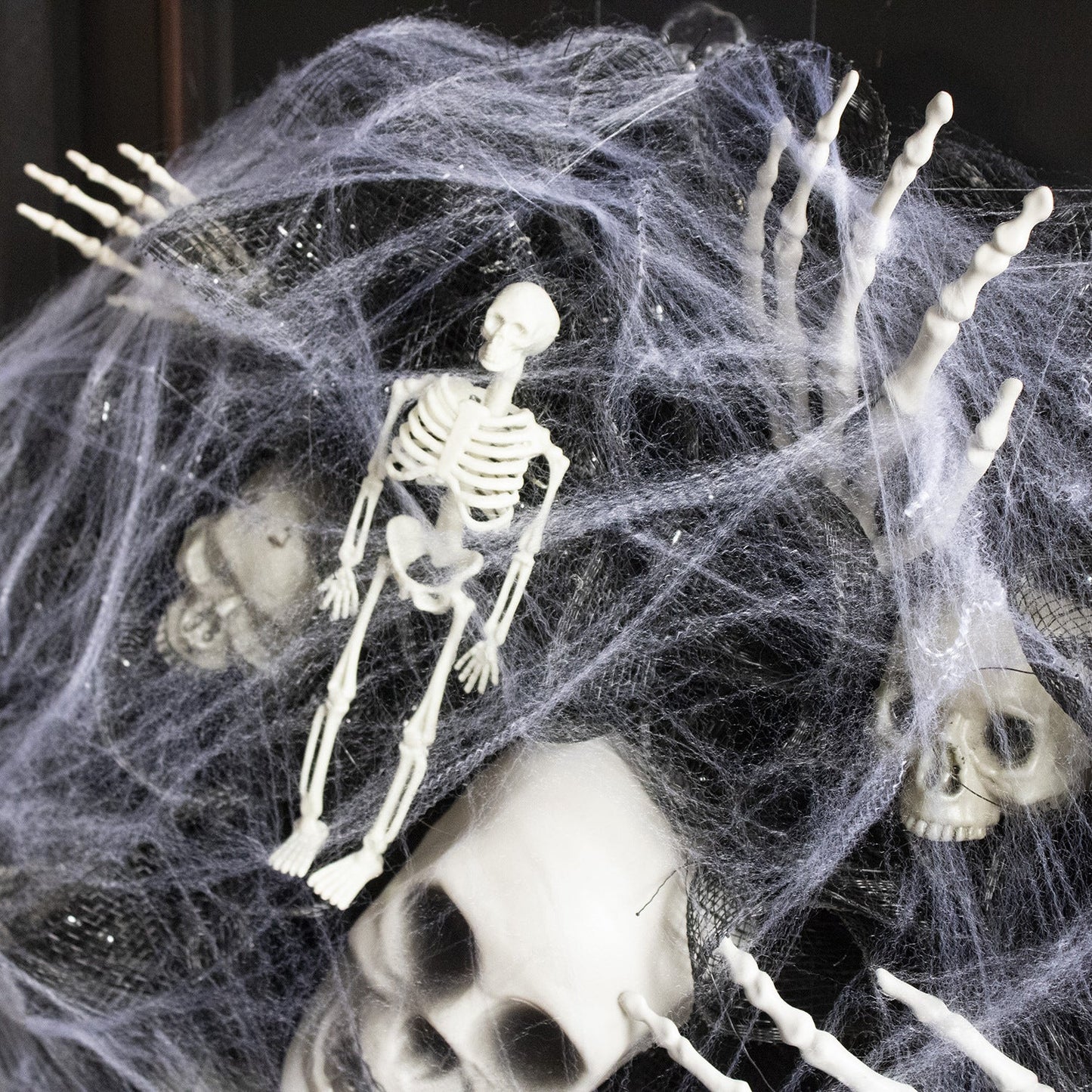 Halloween dørkrans med skeletguirlande – Uhyggelig hoveddørsdekoration til Halloween-fester
