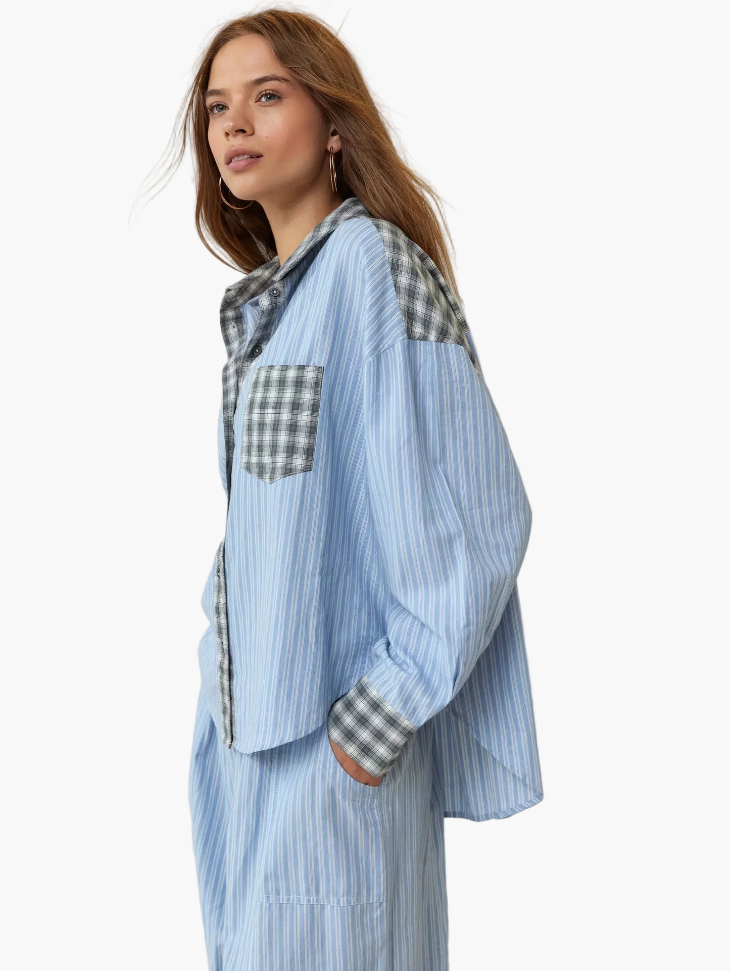 Damen Pyjama-Set im Oversize-Stil – Modernes Freizeit- und Nachtoutfit mit Karodetails