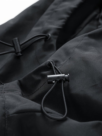 Schwarze Jacke mit Kapuze und rotem Drachen-Stickerei