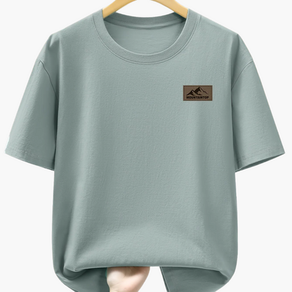 Herre T-skjorte med minimalistisk fjell-logo – fritid, urban stil, perfekt for hverdag og helg