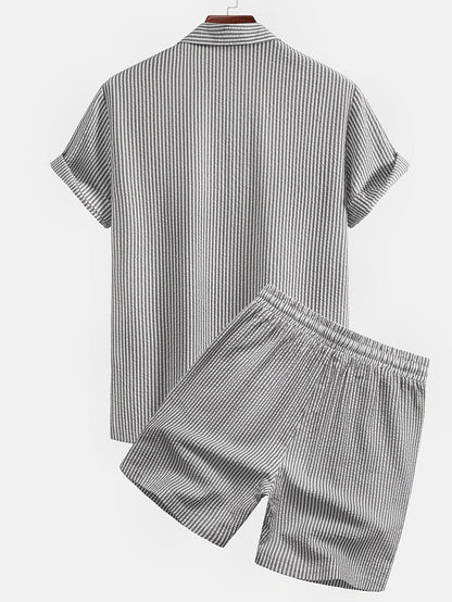 Conjunto para hombre de dos piezas – Atuendo de verano a rayas con camisa de manga corta y pantalones cortos – Estilo vacacional casual y elegante