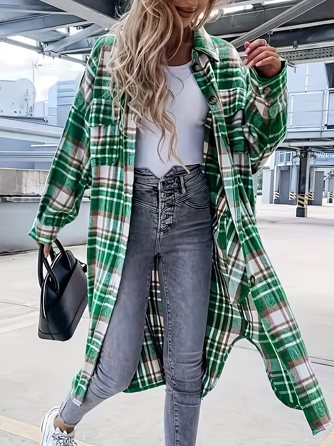 Camicia overshirt lunga da donna a quadri in stile casual per primavera e autunno