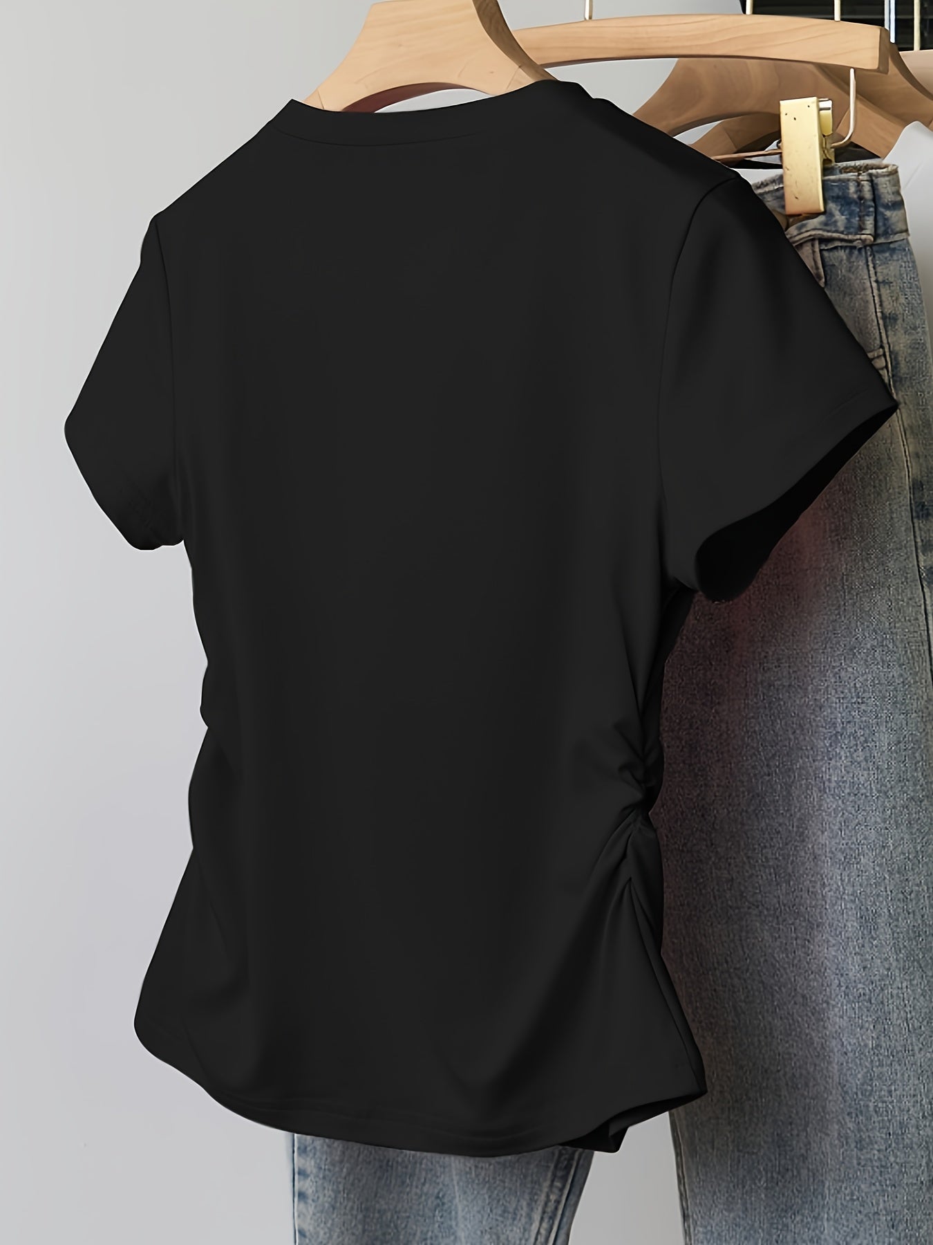 Camiseta para mujer con estampado de corazón y corte moderno – Ideal para día a día y ocio