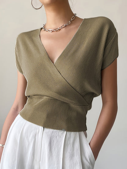 Dames wikkelshirt met V-hals en korte mouw – Modern vrijetijdstopje