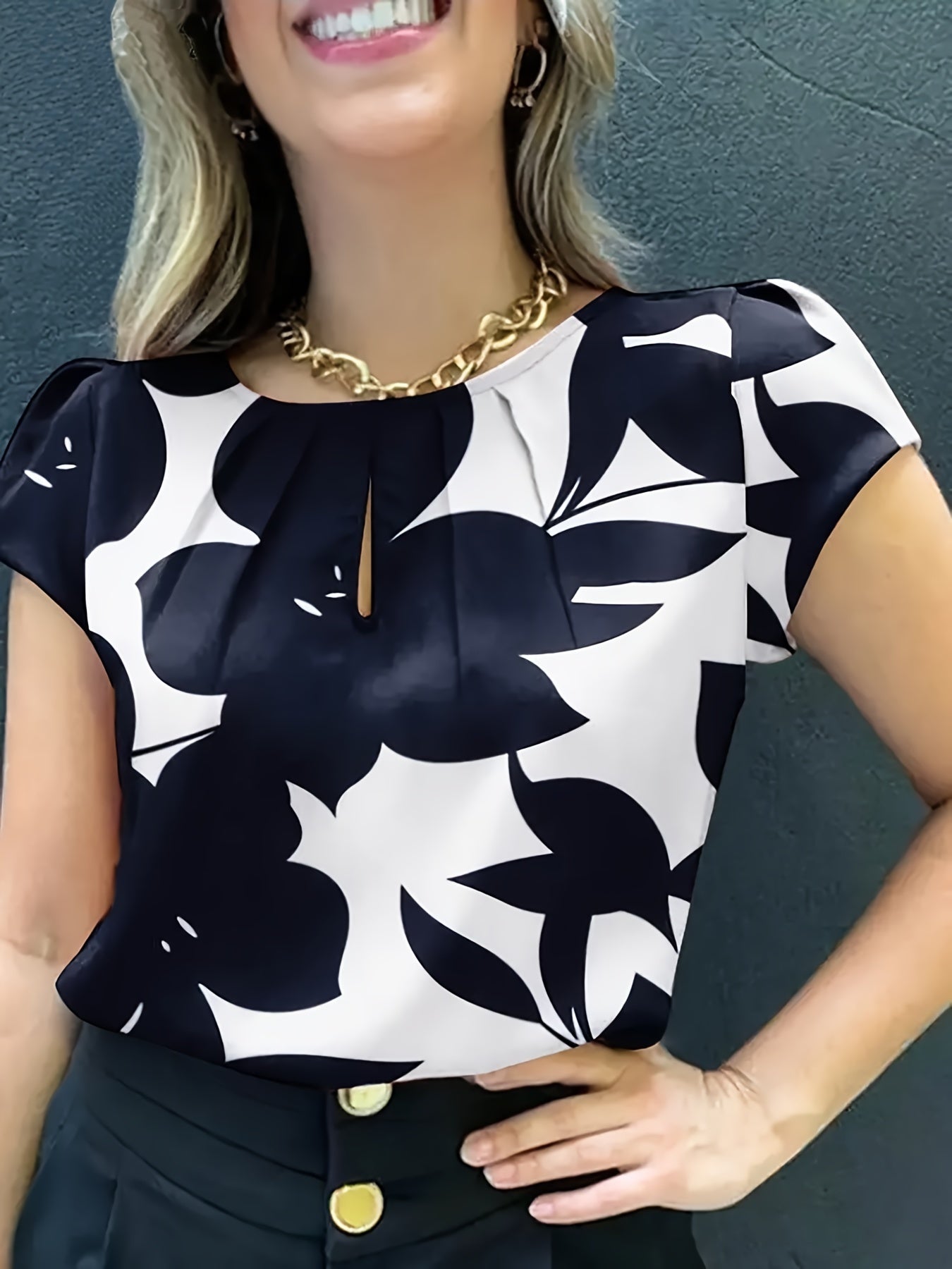 Damen Bluse Elegant mit Modernem Muster und Kurzarm – Perfekt für Büro & Alltag