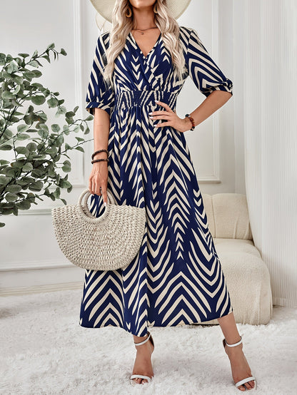 Dame maxikjole med chevronmønster og slå-om-look – Elegant fritids- og sommerstil
