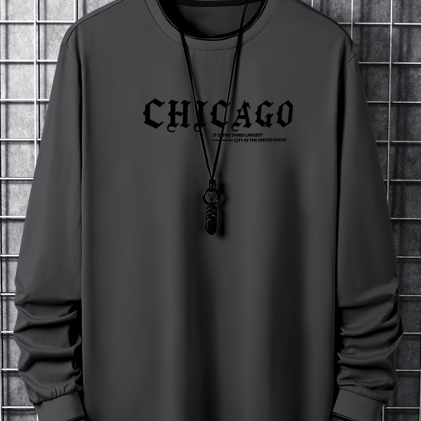 Herren Langarmshirt mit Chicago-Schriftzug und Rippbündchen, Rundhalsausschnitt