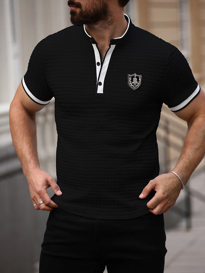 Maglietta Henley da uomo a maniche corte con collo alla coreana e stemma – Top casual moderno per tutti i giorni e uscite