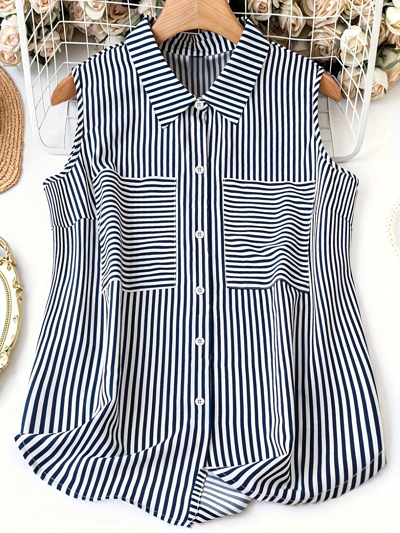 Blusa sin mangas para mujer con estampado de rayas y bolsillos en el pecho – Look veraniego elegante para oficina y tiempo libre