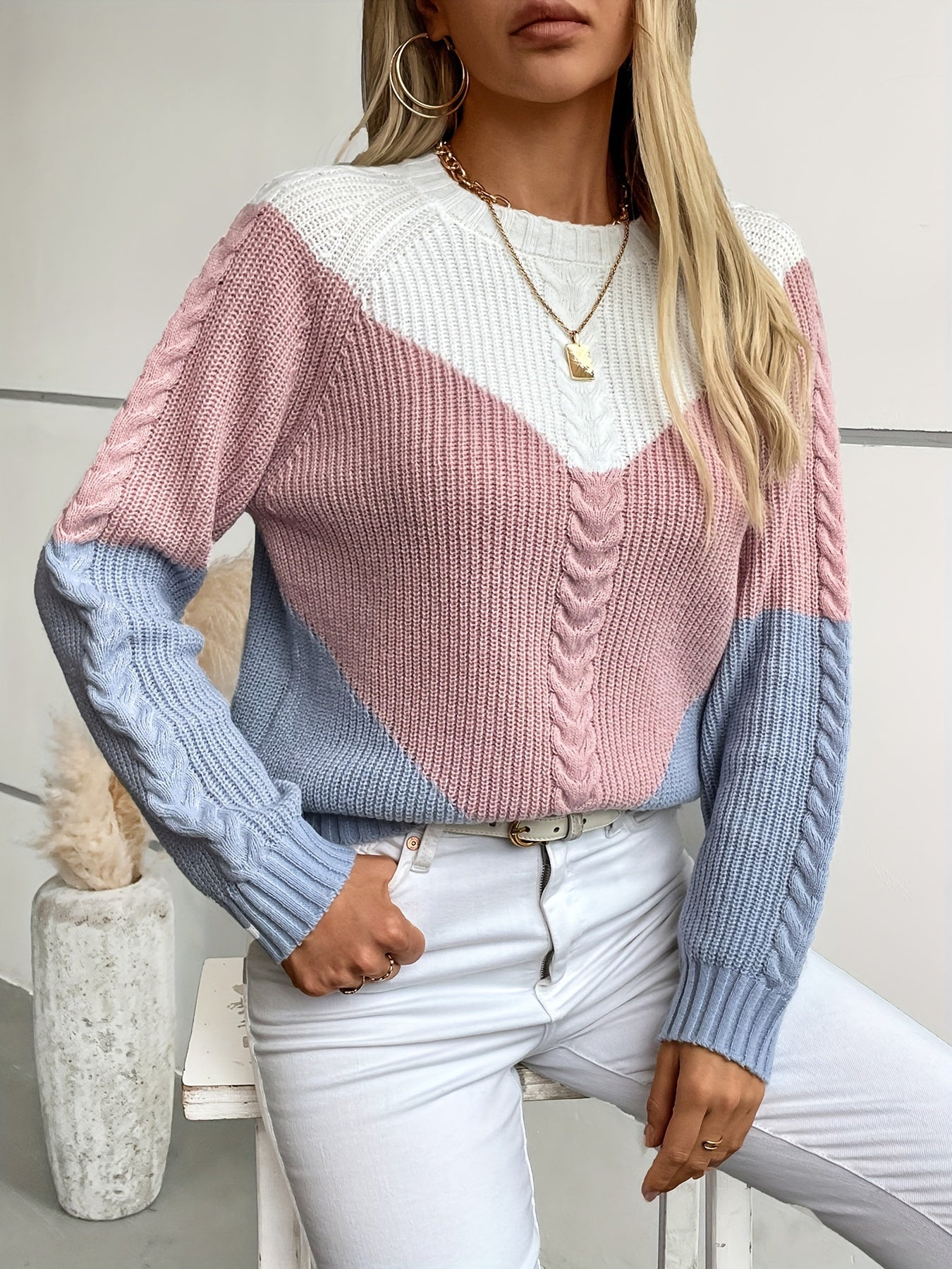 Dame-strikpullover med kabelstrik, colorblock-design i blå-hvid eller pink-blå