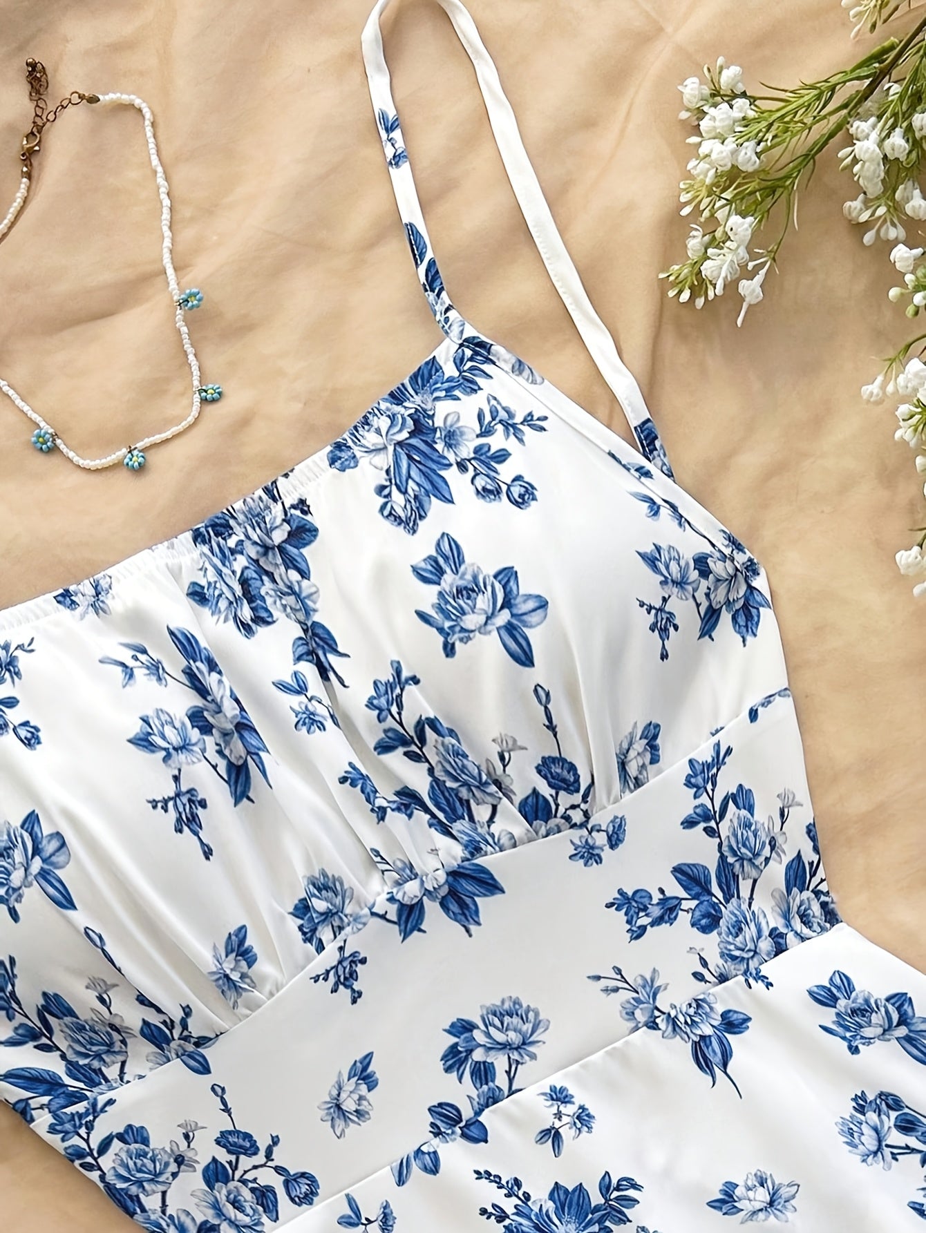 Dame sommerkjole elegant med blomsterprint og spaghetti-stropper – Perfekt for fritid og spesielle anledninger