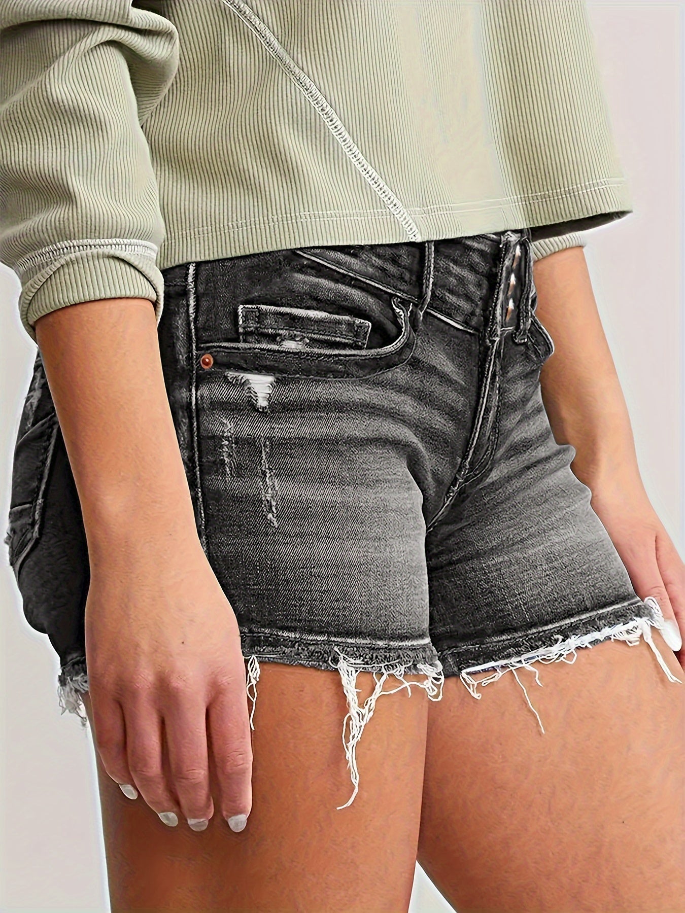 Short en jean femme aspect usé avec franges – Mode estivale décontractée pour loisirs et quotidien