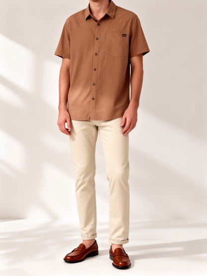 Chemise décontractée homme à manches courtes avec patte de boutonnage – Chemise d'été moderne pour le quotidien et le bureau