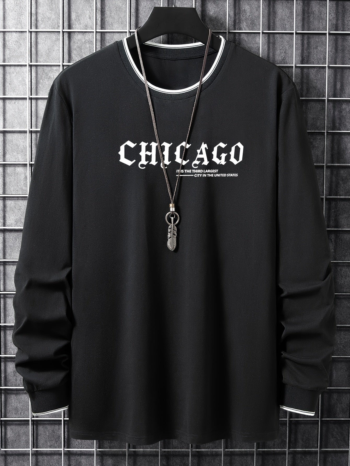 Herren Langarmshirt mit Chicago-Schriftzug und Rippbündchen, Rundhalsausschnitt