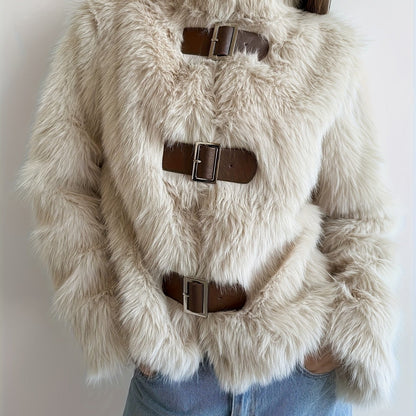 Giacca da donna in pelliccia sintetica beige con fibbie e collo alto