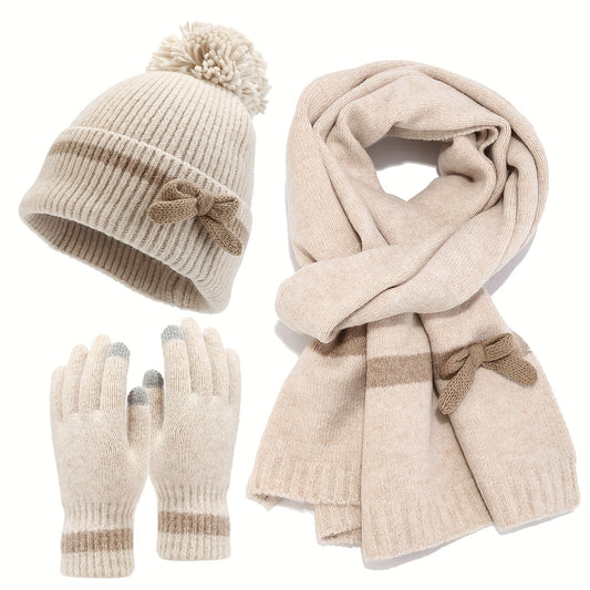 Ensemble d’hiver tricoté avec bonnet, écharpe et gants, pompon et nœud, beige
