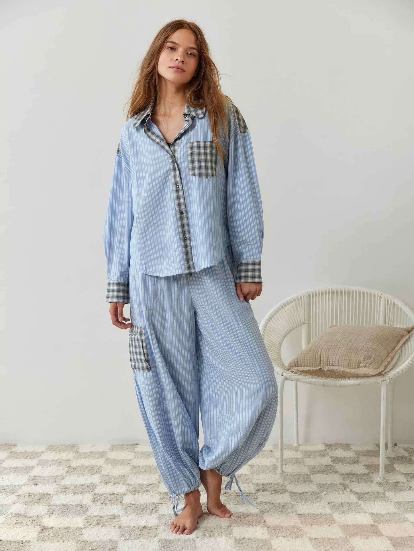 Damen Pyjama-Set im Oversize-Stil – Modernes Freizeit- und Nachtoutfit mit Karodetails