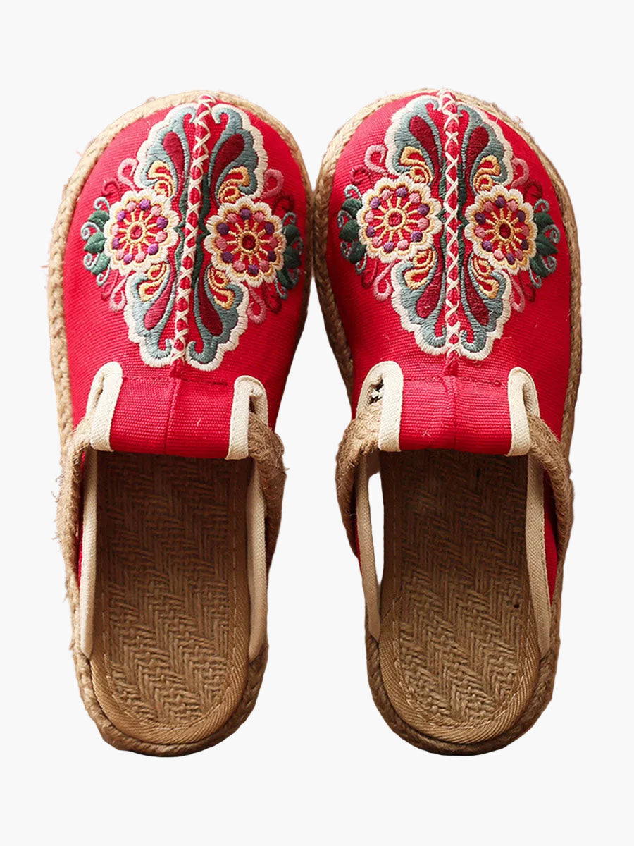 Damen Ethno-Pantoletten mit Stickerei und Blumenmuster – Bequeme Hausschuhe im Folklore-Stil