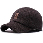 Klassieke wintermuts met oorflappen in snapback-stijl
