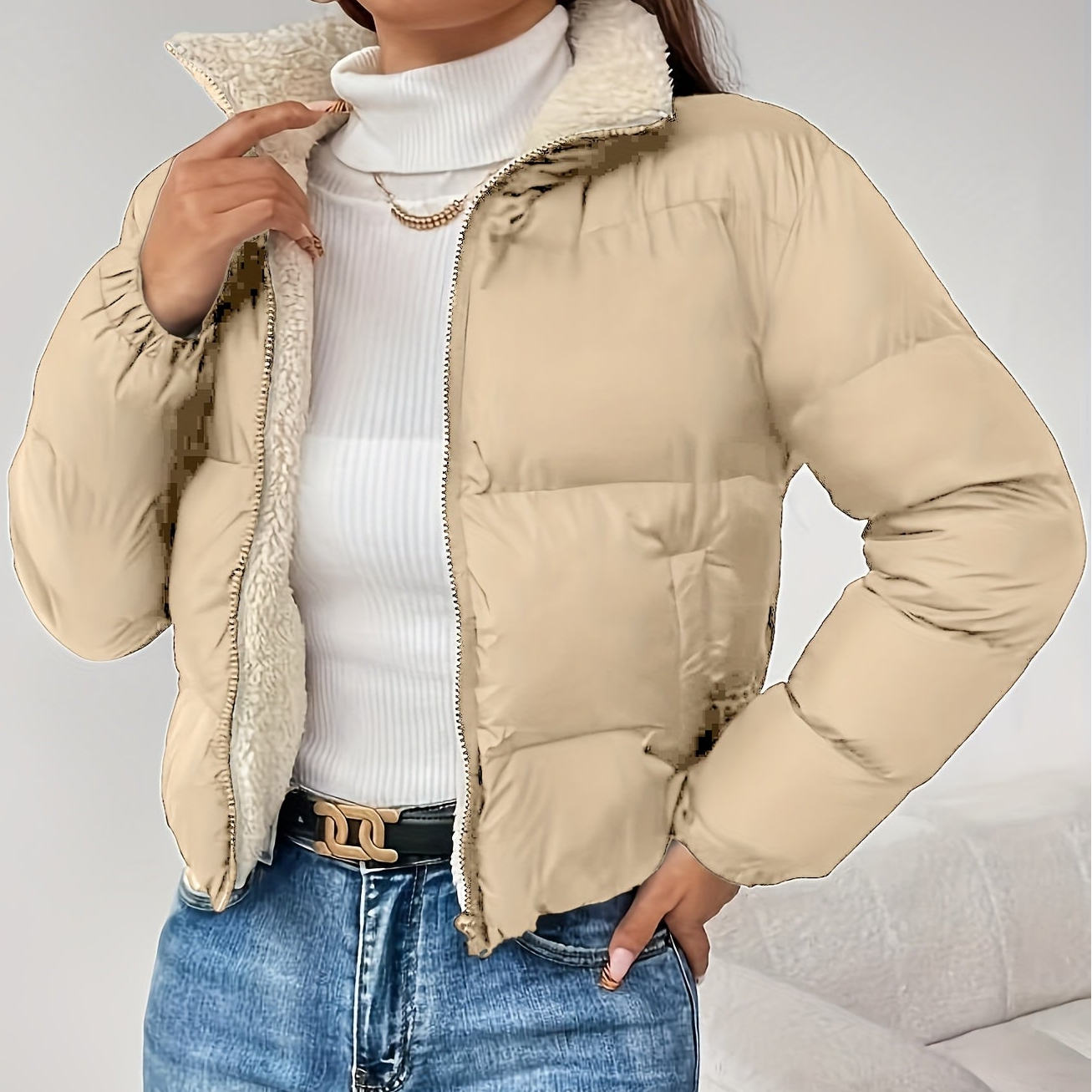 Chaqueta acolchada corta de mujer con forro de borreguito negra