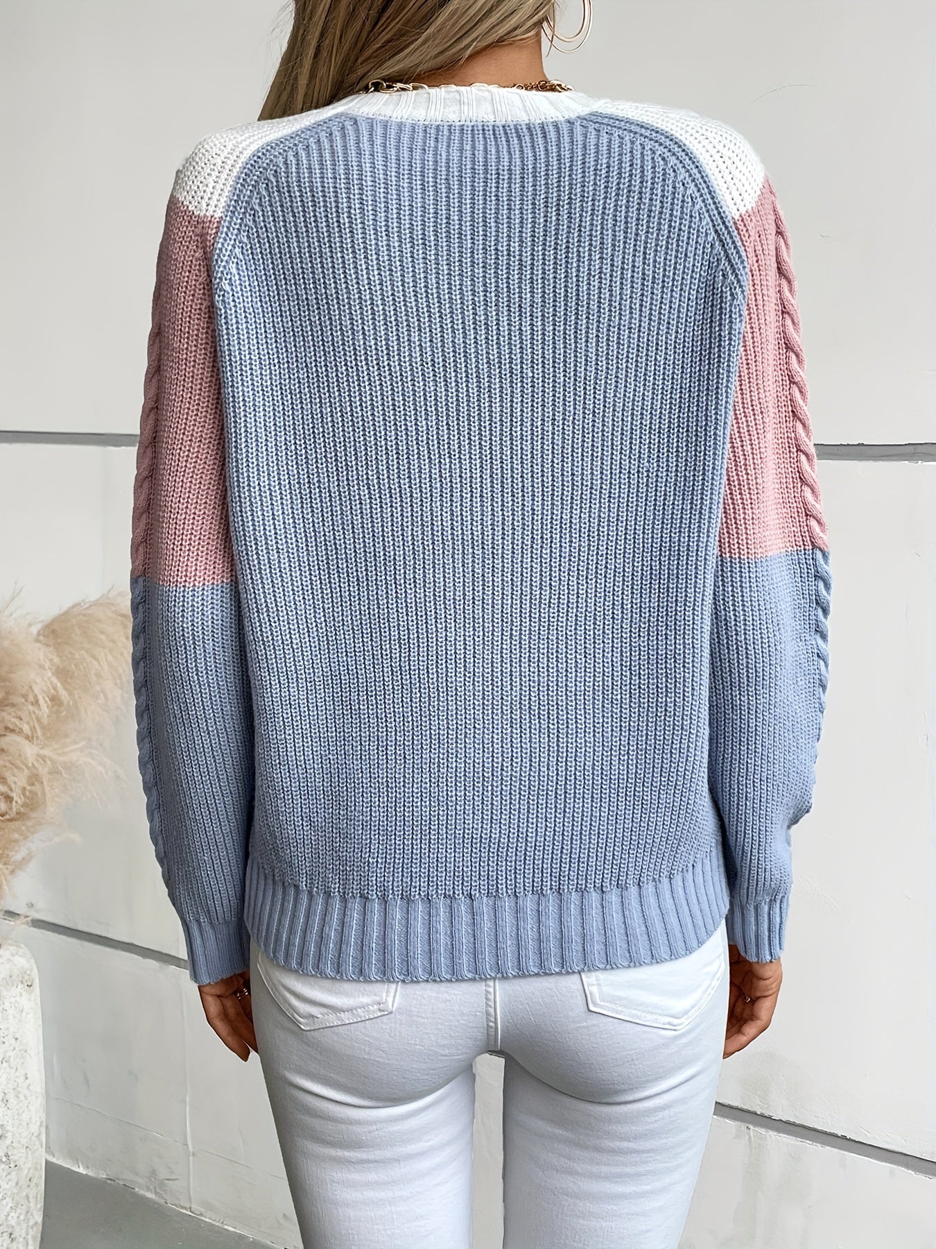 Dame-strikpullover med kabelstrik, colorblock-design i blå-hvid eller pink-blå