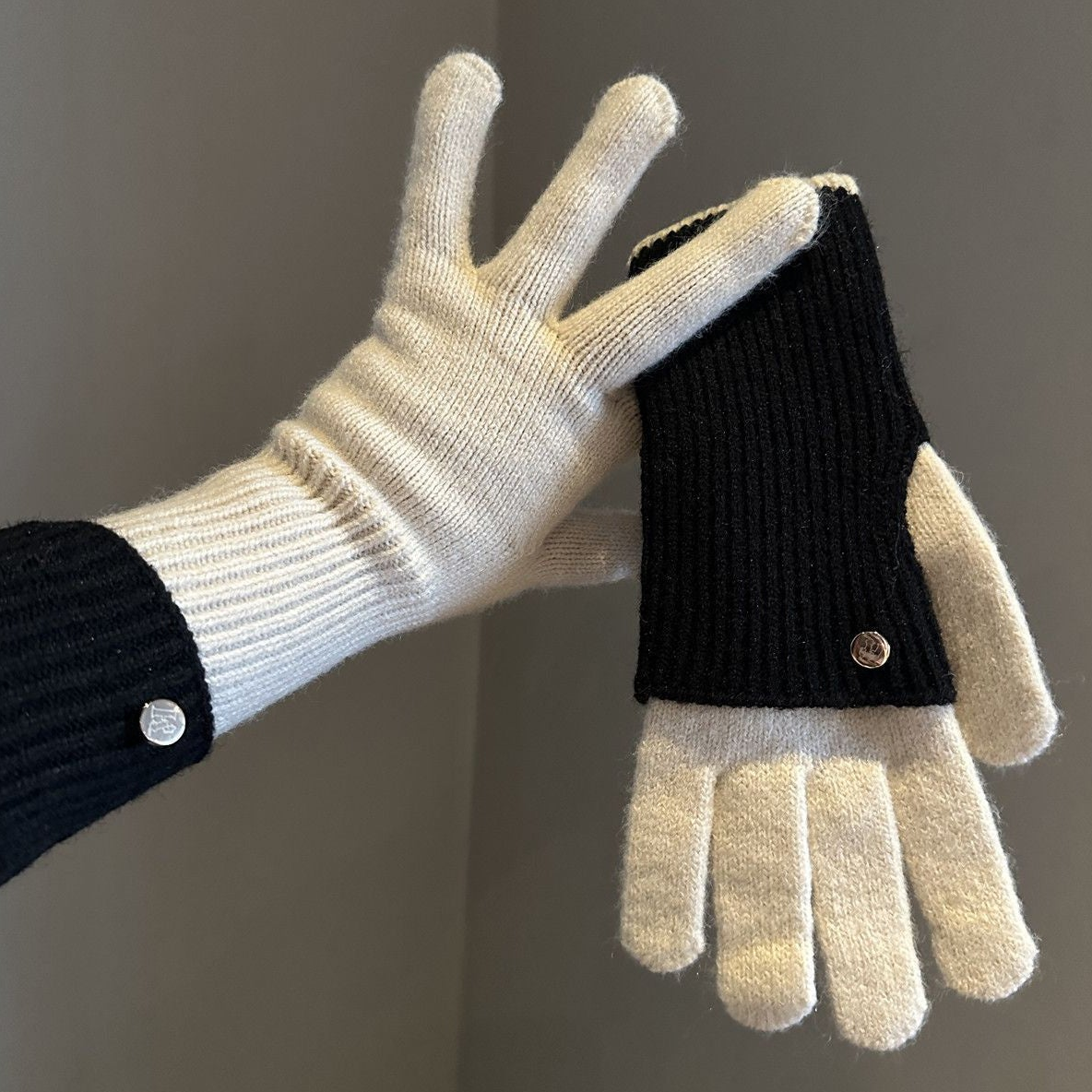 Strickhandschuhe mit abnehmbaren Fäustling-Aufsatz Beige Grau Zweifarbig