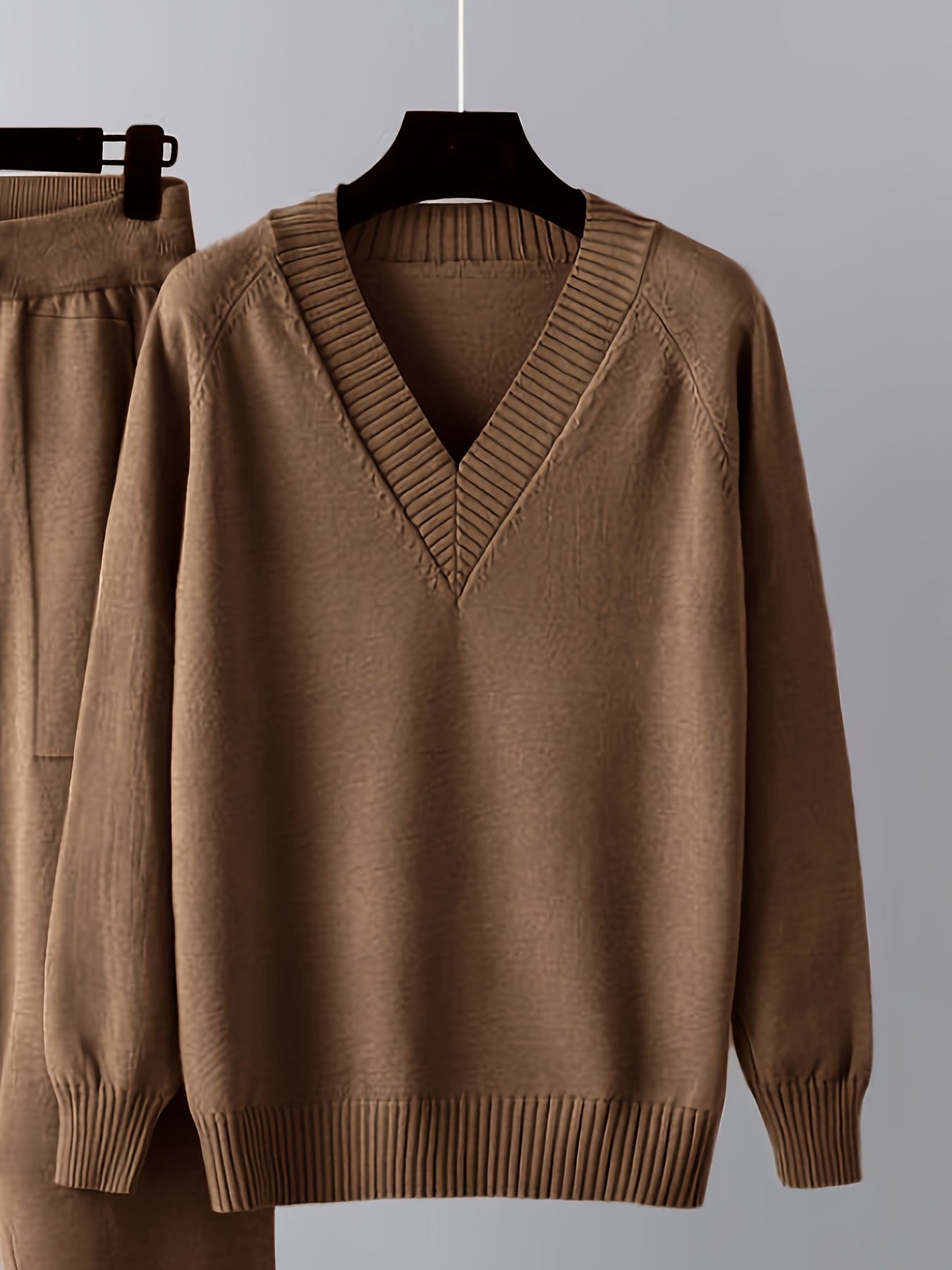 Set da donna in maglia con pullover con scollo a V e pantaloni da jogging