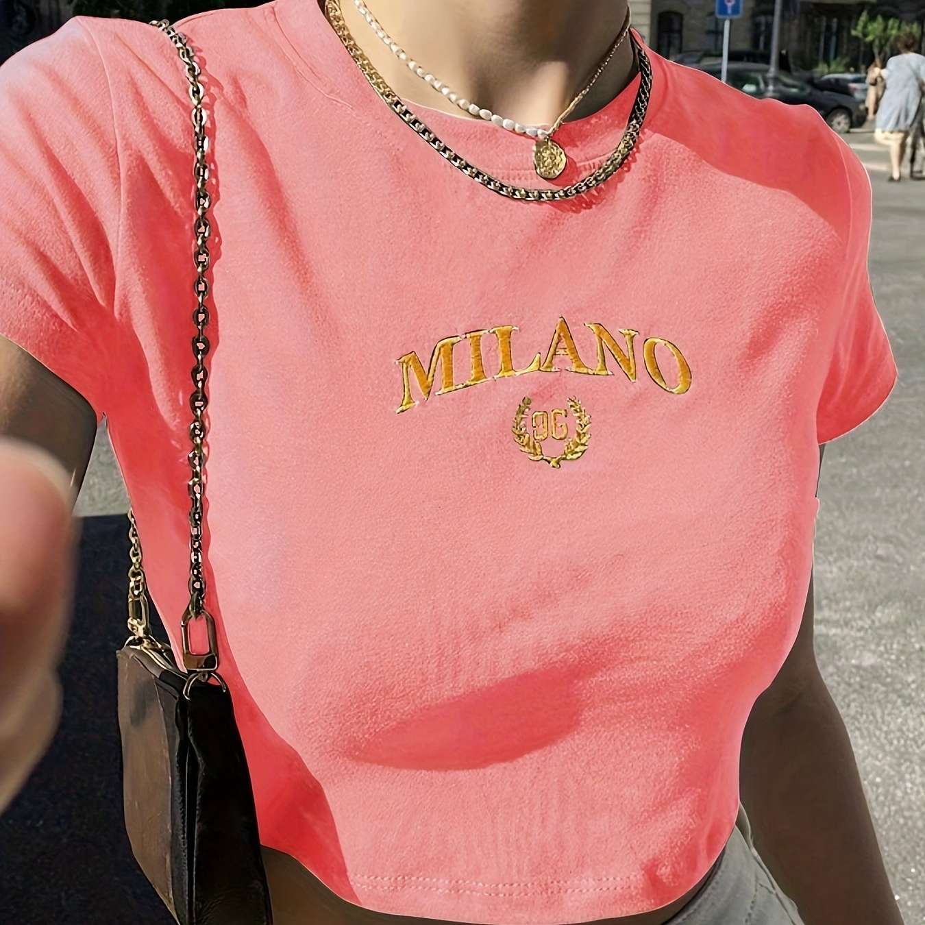 T-shirt corta da donna in stile Y2K con ricamo "MILANO" – Top estivo alla moda