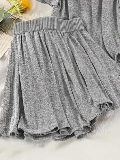 Damernas fritidsset med huhoodtröja och shorts – mysplagg för vår och sommar