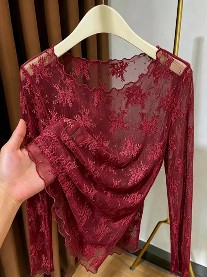 Dame langermet skjorte med blomsterbroderi og transparent design – Elegant overdel for stilfulle antrekk