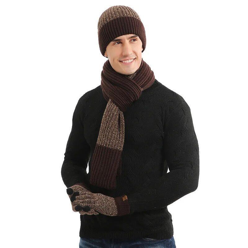 Gebreide set met wollen muts, handschoenen en sjaal