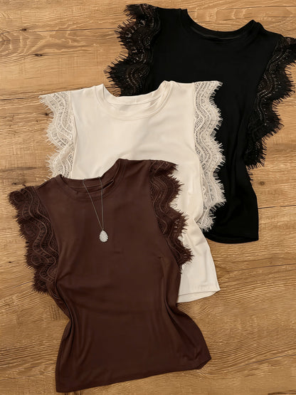 Dame Blonde-Top med Flæseærmer og Elegant Design – Perfekt til Fritid og Hverdag
