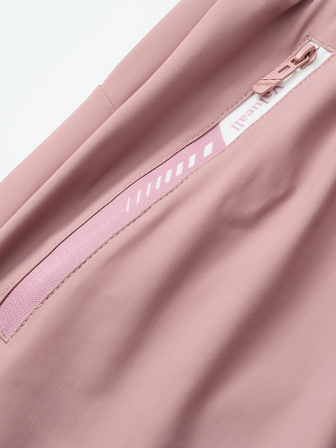 Męskie spodnie dresowe Regular Fit – letni styl casual, luźne z kieszeniami i sznurkiem w pasie