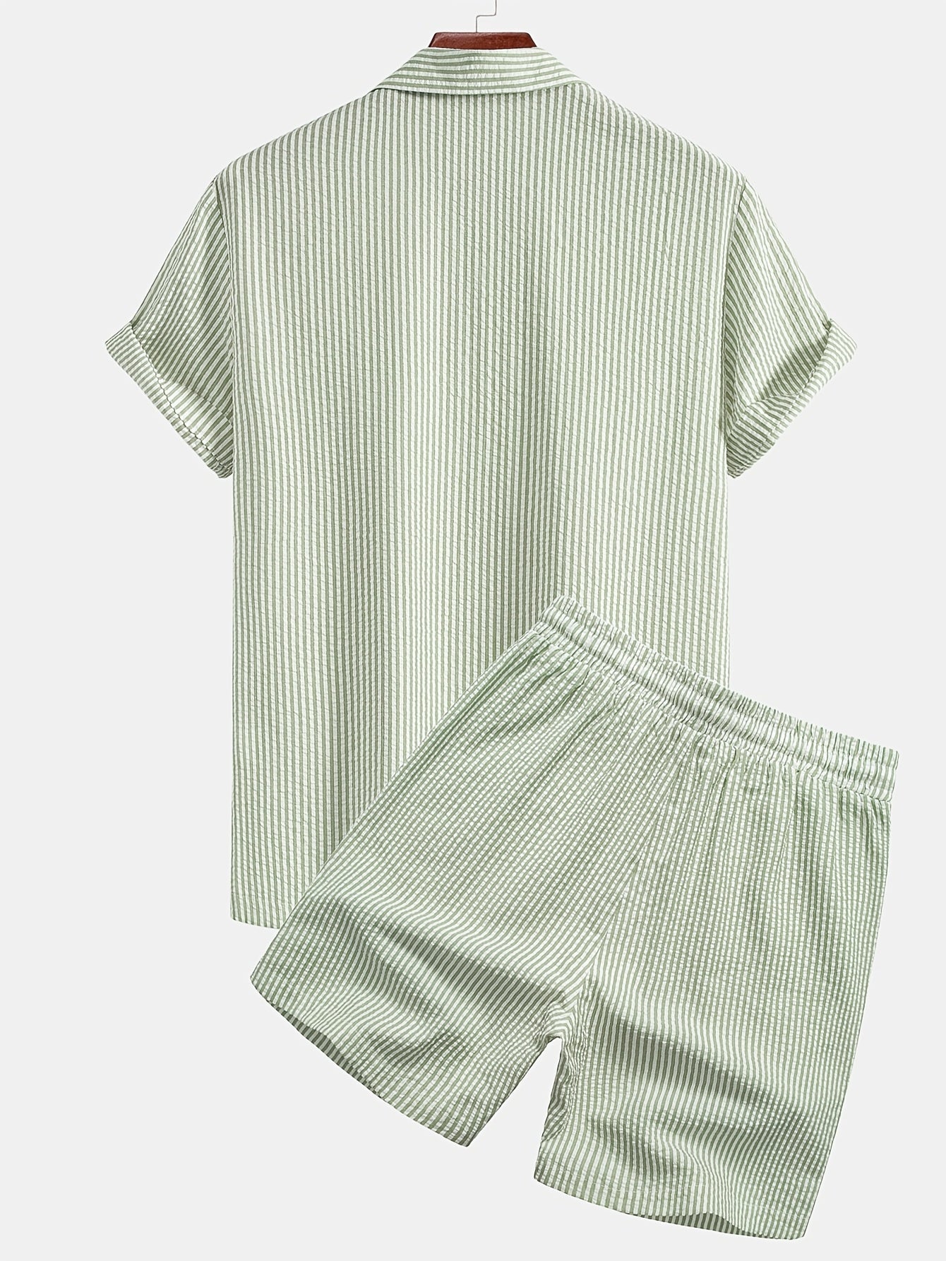 Conjunto para hombre de dos piezas – Atuendo de verano a rayas con camisa de manga corta y pantalones cortos – Estilo vacacional casual y elegante