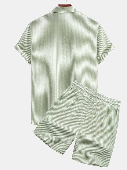 Conjunto para hombre de dos piezas – Atuendo de verano a rayas con camisa de manga corta y pantalones cortos – Estilo vacacional casual y elegante