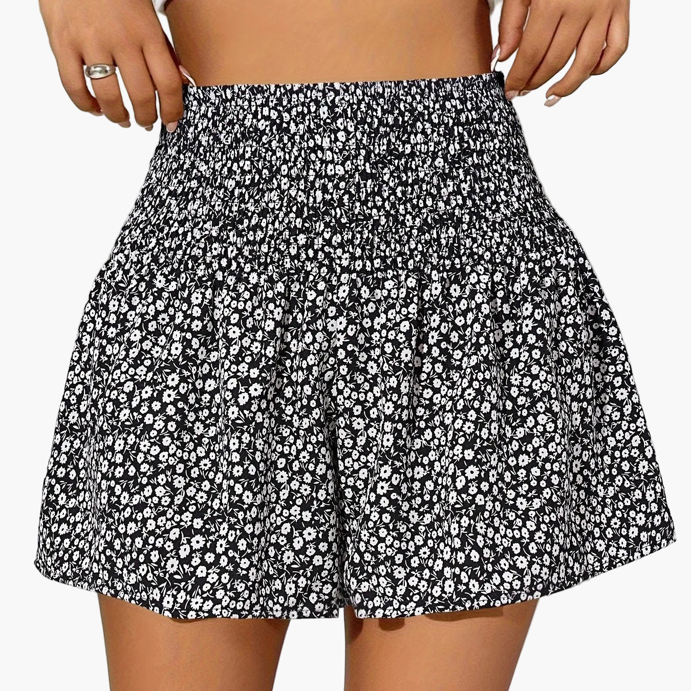 Dame sommershorts med blomsterprint og smock-midje – fritid og ferie