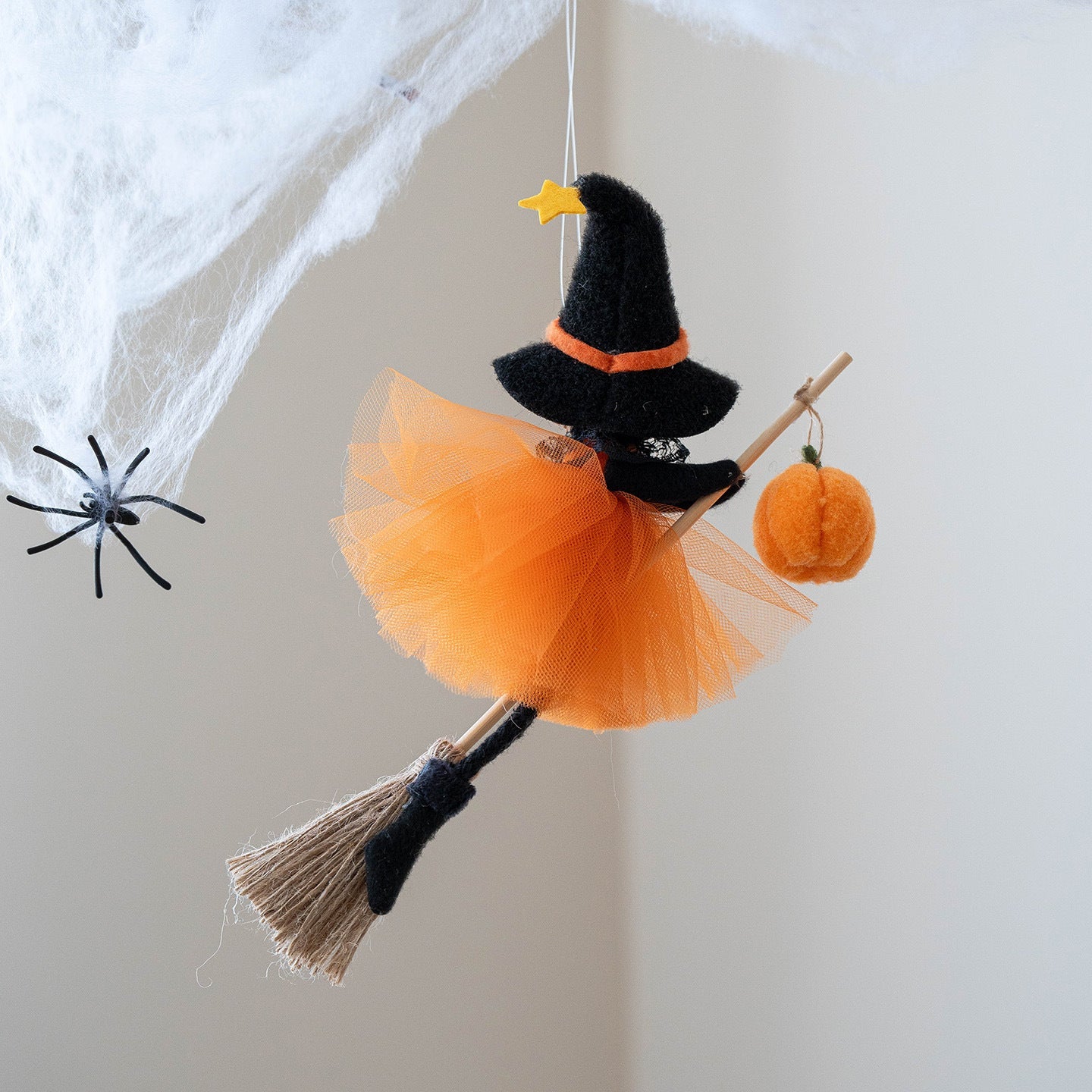 Wiszące figurki czarownic do dekoracji na Halloween – europejski styl do pokoju dziecięcego i na imprezę