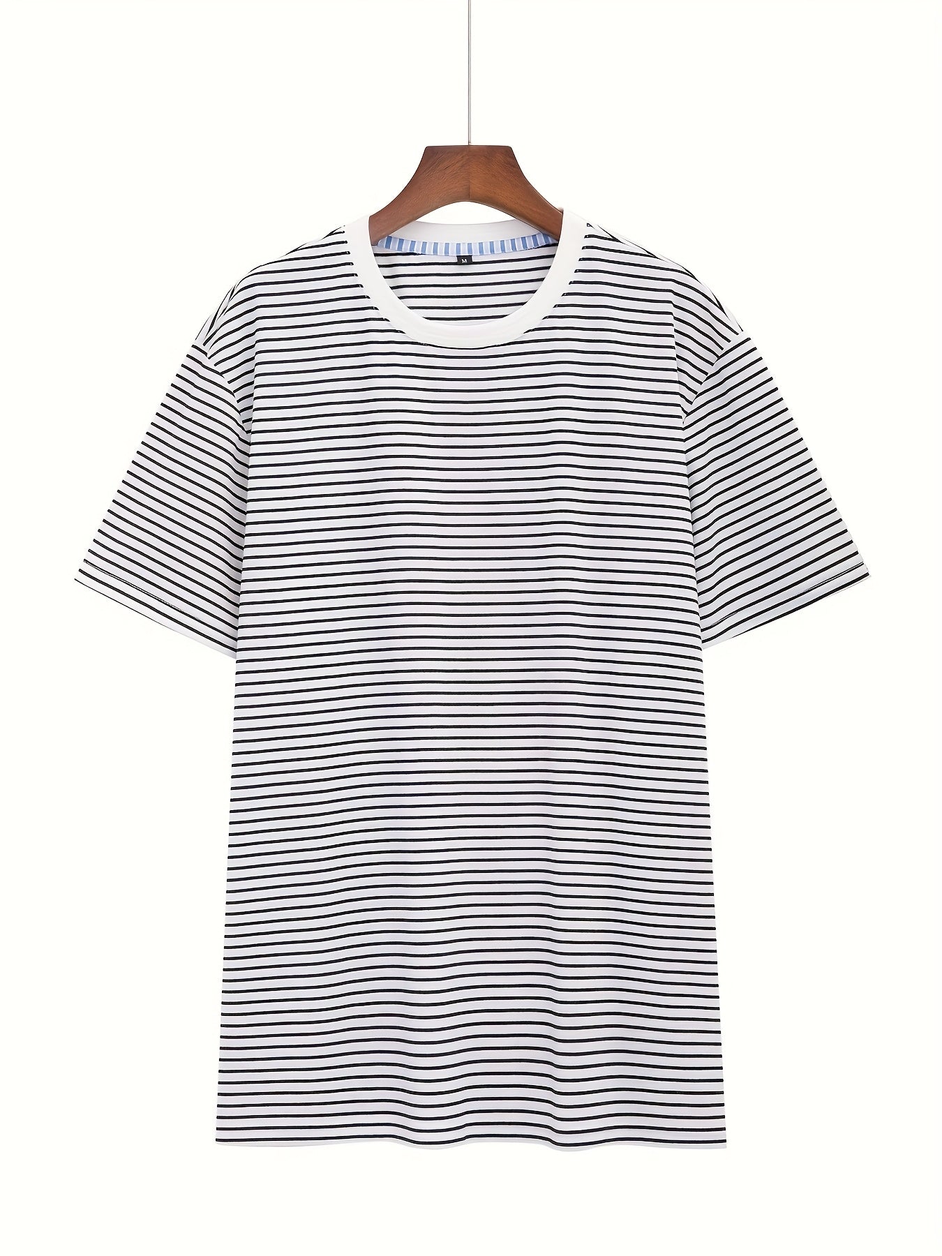 Męski T-shirt z klasycznymi paskami – krótki rękaw, nowoczesny i wszechstronny