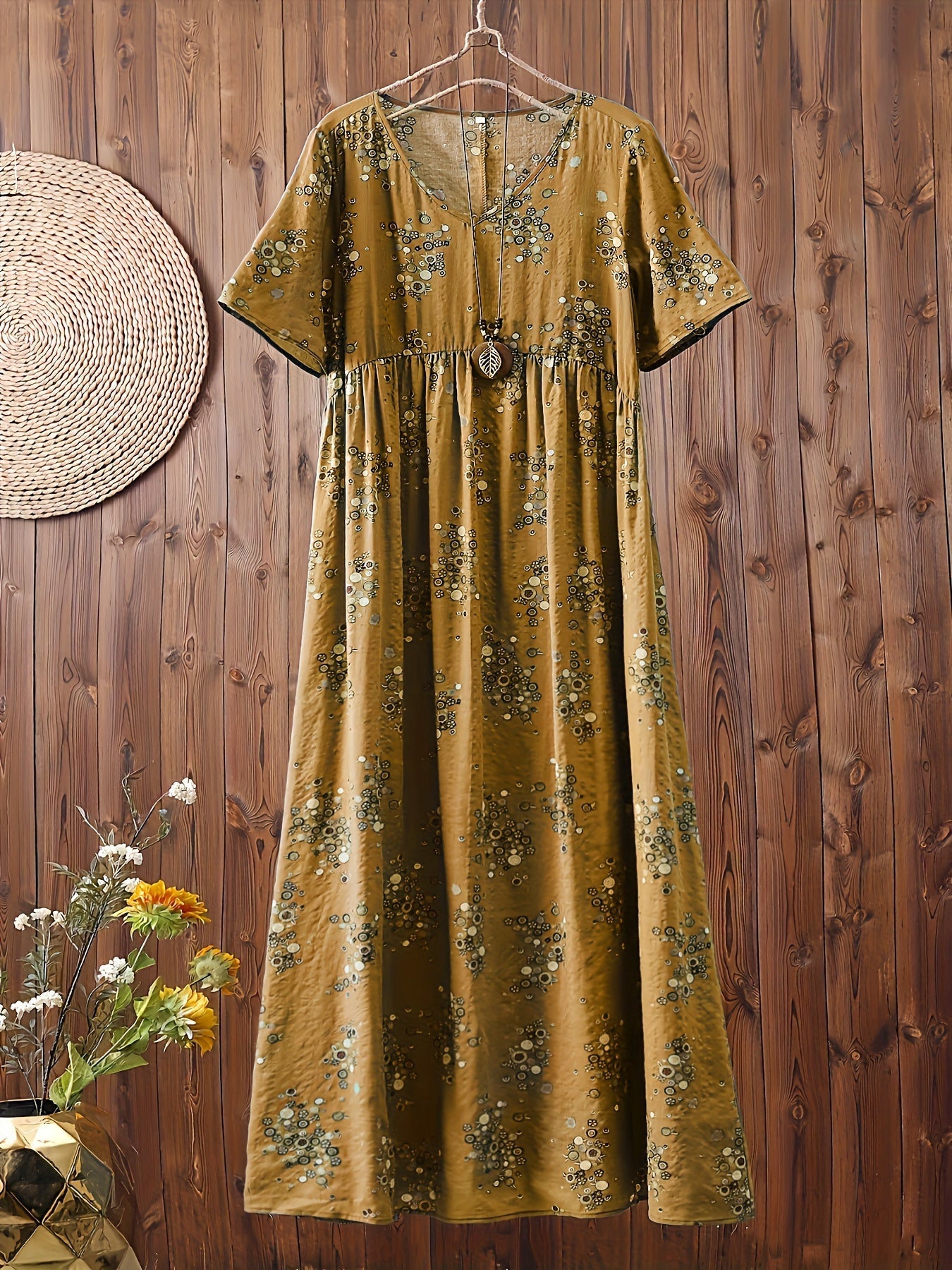 Damska sukienka maxi w stylu boho z kwiatowym wzorem i dekoltem w serek – sukienka na co dzień i na wakacje