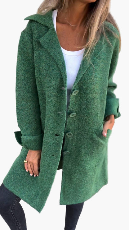 Damski długi płaszcz casual z mankietami – stylowy look przejściowy na co dzień i na wydarzenia