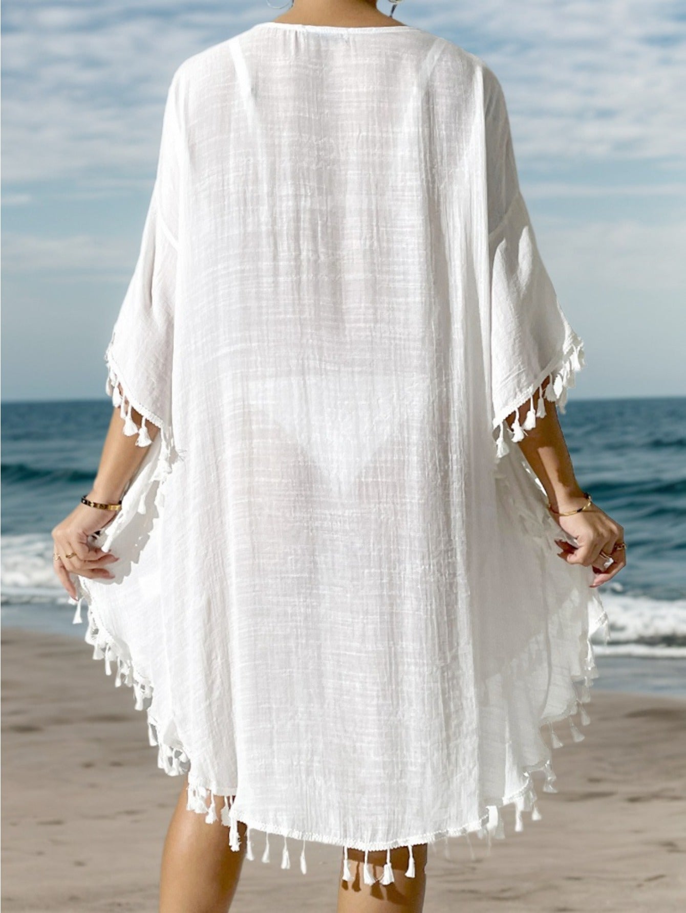 Dame strandkaftan poncho med hæklet detalje og frynser – Perfekt strandmode og sommer cover-up